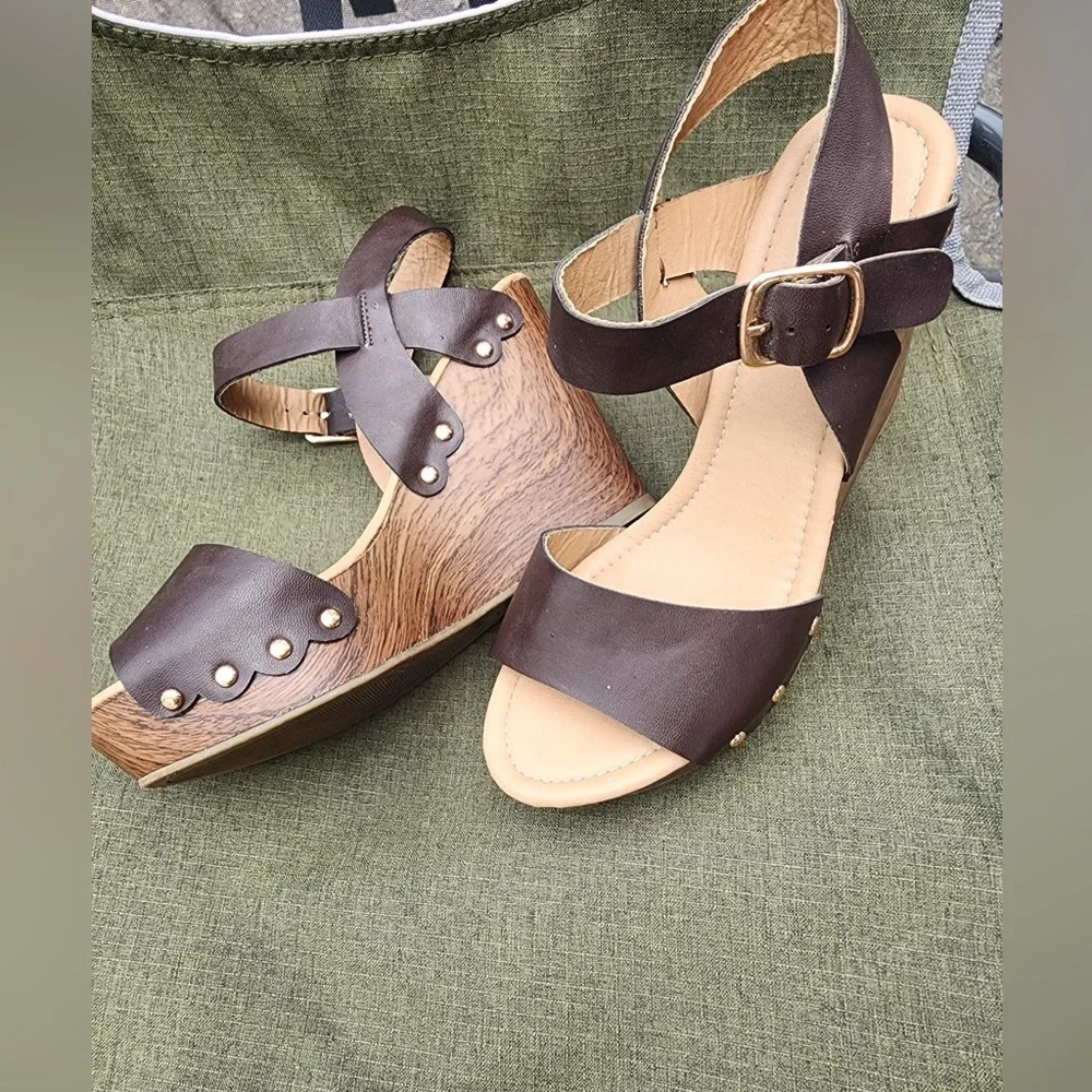 Diba Holly Wedge Sandal in Brown- ladies size 8